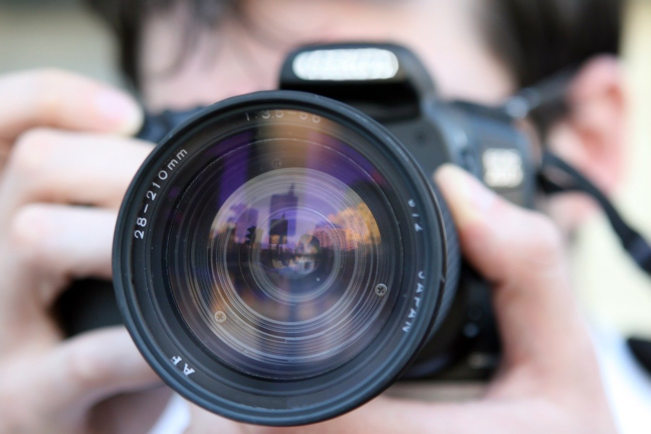 Najlepsze akcesoria fotograficzne dla amatorów: Gadżety i dodatki na wyposażenie