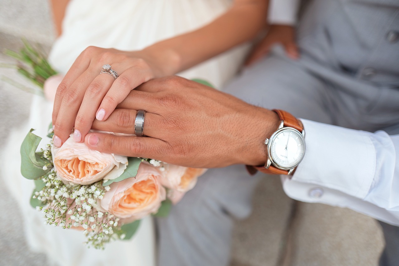 Eleganckie podziękowania za wesele – jak wyrazić wdzięczność gościom?